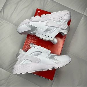 Nike Air Huarache New
White/Pure platinum 
W 6
M 4.5